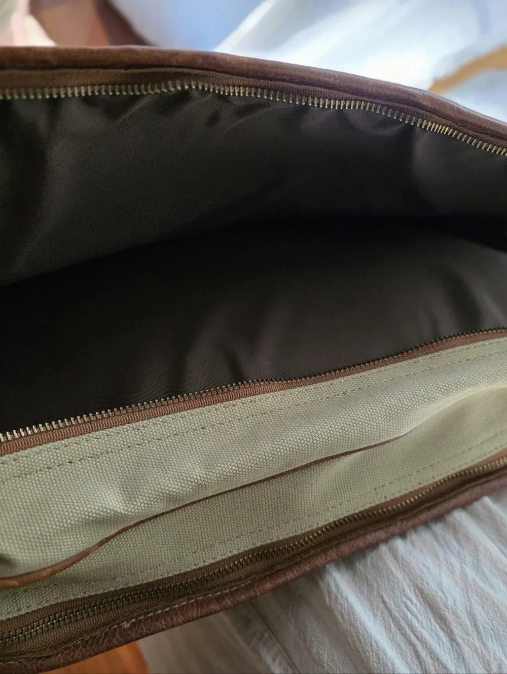 Vintage Orvis Canvas & Leather Messenger Bag‎ Briefcase Laptop Bag with Strap